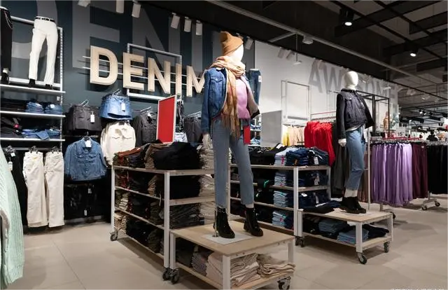 1671878575307526.png 服装店布置3.png